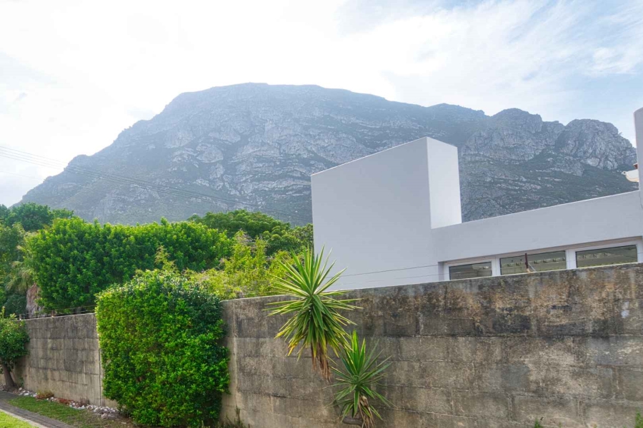 3 Bedroom Property for Sale in Voelklip Western Cape